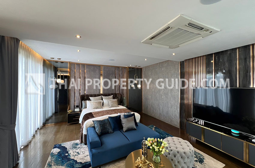 House with Private Pool in Srinakarin 